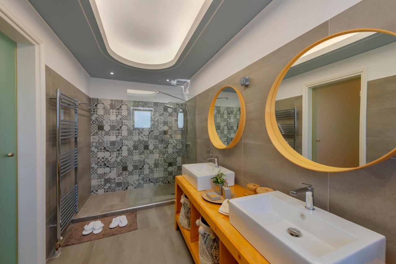 The Painters Luxurious Villa 阿纳维索斯 外观 照片